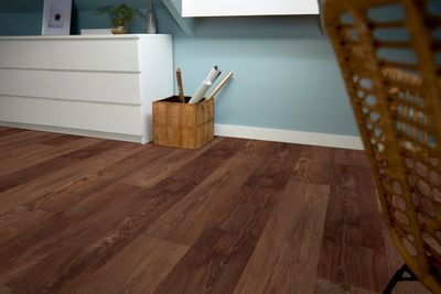 Vinyylilattia mFLOR Authentic Oak 56288 Scarlet Oak 3,34m2